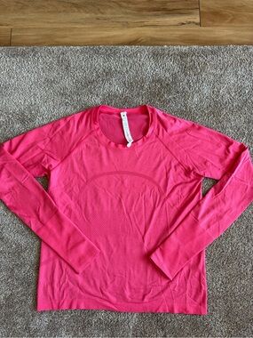 Lululemon Women’s Hot Pink Long Sleeve Crewneck Top